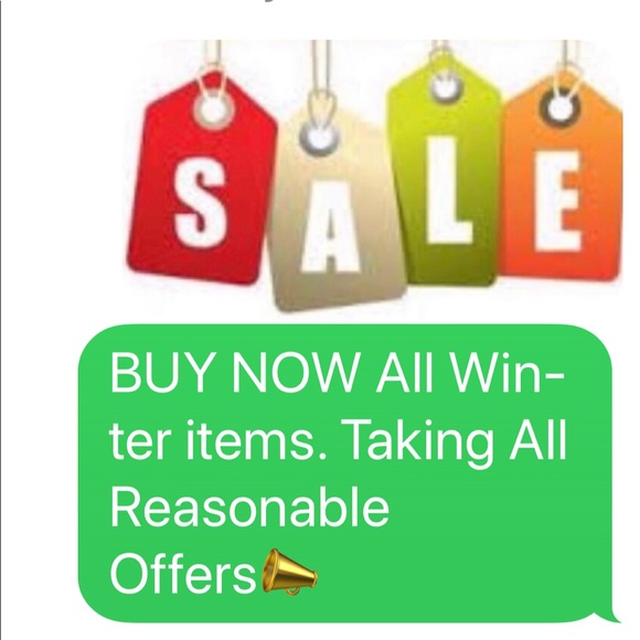 WELOME TO MY CLOSET 😘😘 - Picture 2 of 5